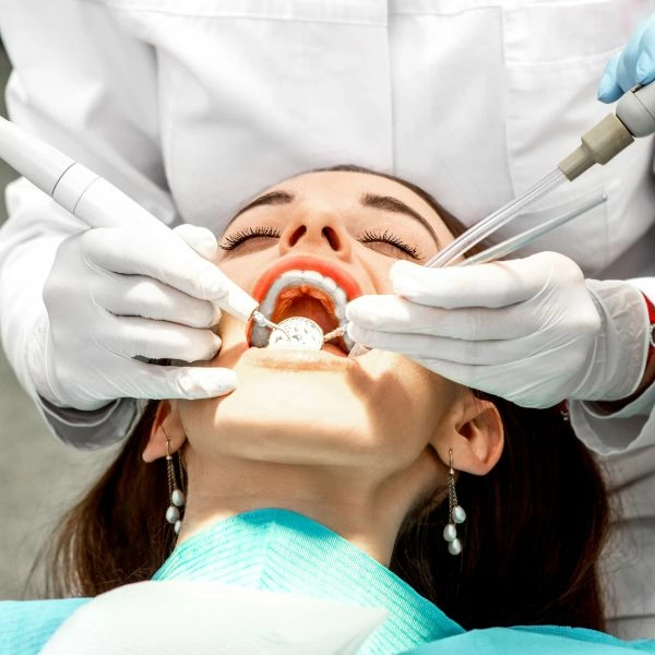 重點頁範本模組-圖文資訊(info1~15) 冷光美白是什麼?牙齒美白只要半小時? (feat林口三井牙醫診所 林佑都醫師)